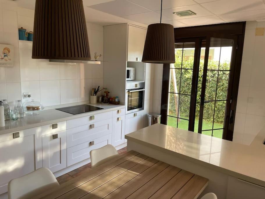 Casa En Ruta De La Plata Con Piscina Comunitaria Βίλα Guillena Εξωτερικό φωτογραφία