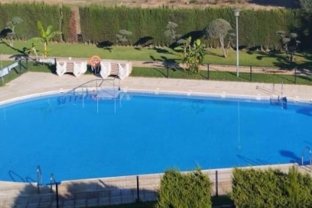 Casa En Ruta De La Plata Con Piscina Comunitaria Βίλα Guillena Εξωτερικό φωτογραφία